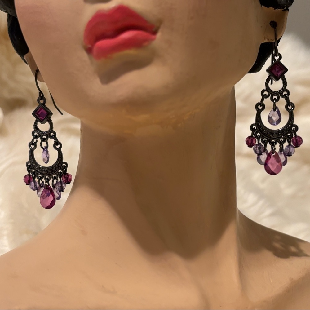 Pretty Purple light weight dangle earrings. gunmetal setting